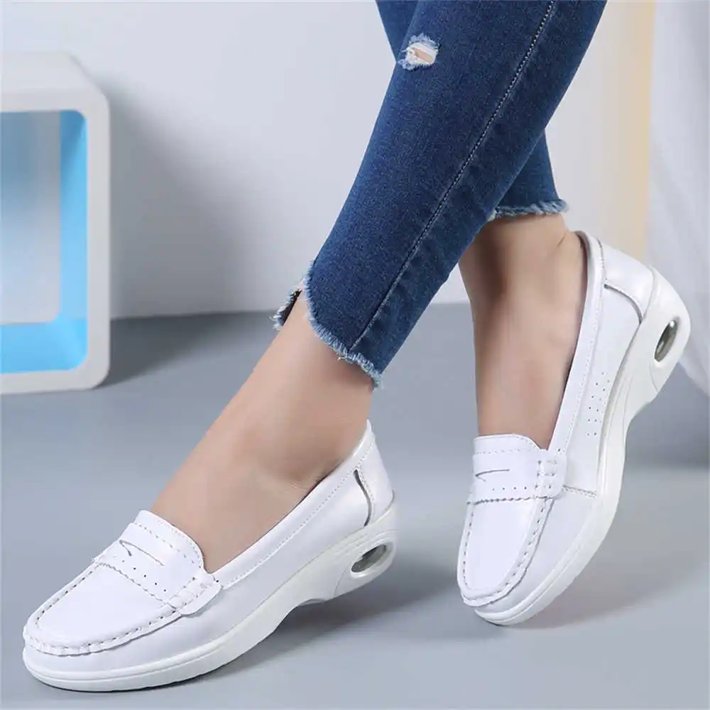 Thick Sole Slipon White Traine - đánh giá và giá Men'S Best Sneakers For Formal Wear