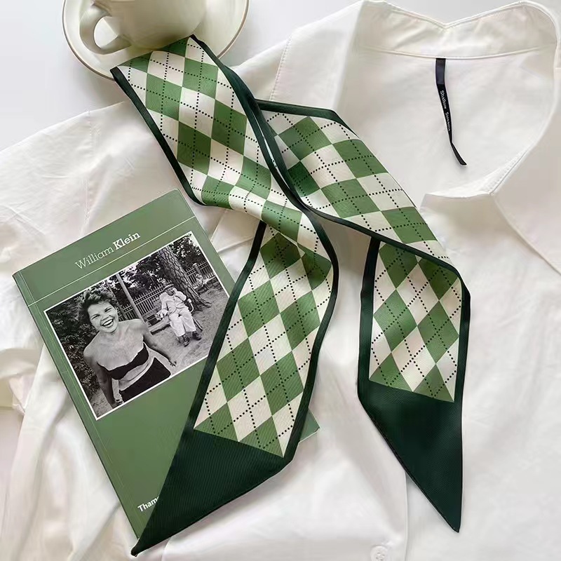 White and tender light-colored - đánh giá và giá Silk Tie Woven