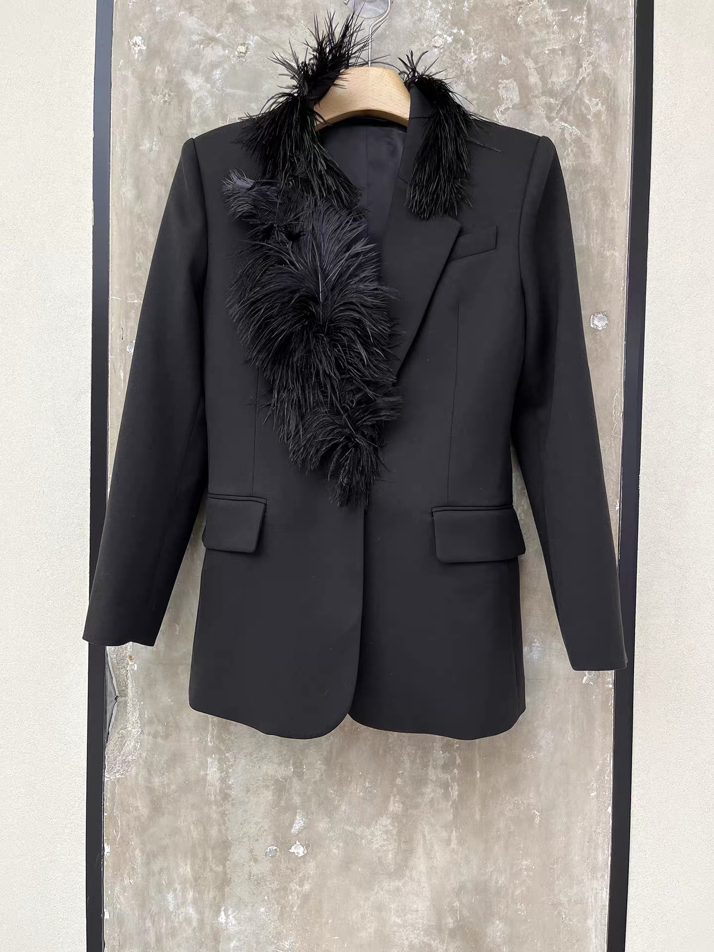Ostrich fur collar suit jacket - đánh giá và giá Wool Suit Jacket